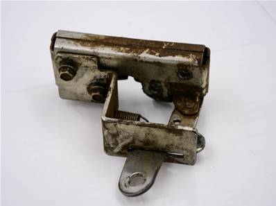 Used left door lock John Deere AT165225-US
