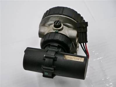 Used filter head with pump John Deere RE569926-US