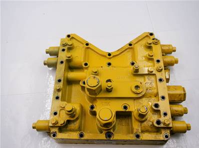 Used gearbox distributor housing John Deere YZ106786-US