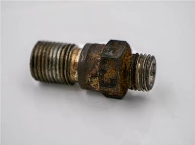 Used engine adapter fitting John Deere R515044-US