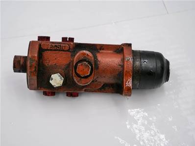 Used master cylinder John Deere AT133354-US
