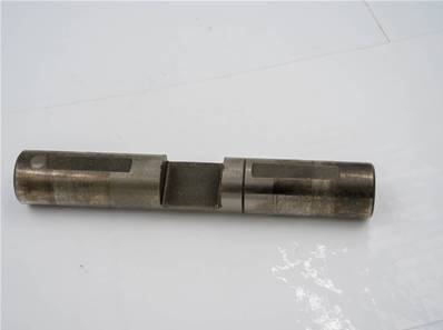 Used differential shaft John Deere R63788-US