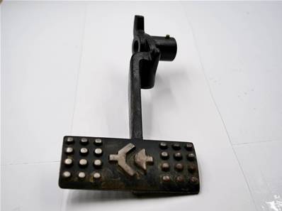 Used clutch pedal John Deere T186620-US