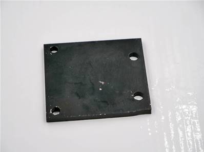 Fuel filter head mounting plate John Deere R505601